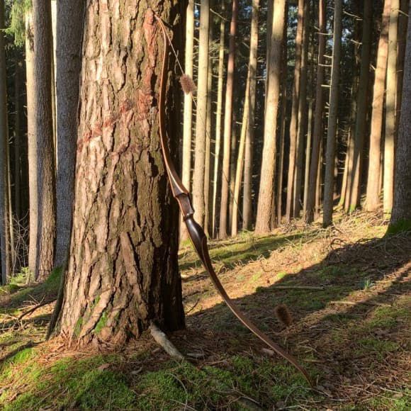 Bogenschießen traditioneller Recurvebogen